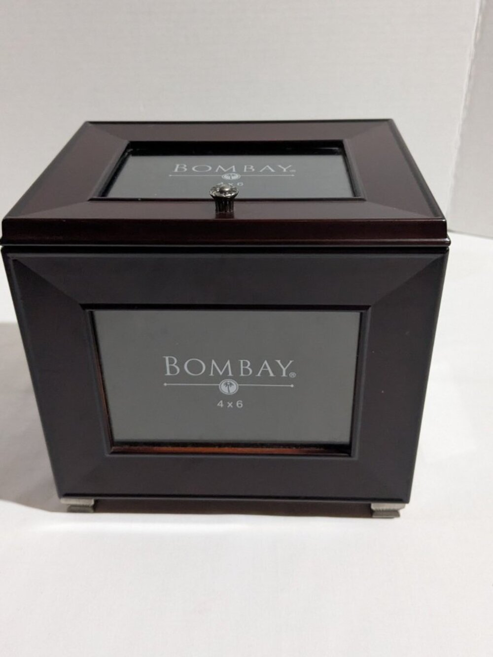 Vintage 2001 The Bombay Company Mahogany Wood Photo Storage Box, 4 x 6 photos